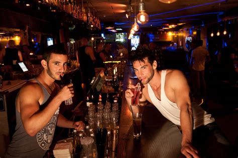 gay chat milano|Guida Milano Gay 2025: bar, club, saune e altro gay